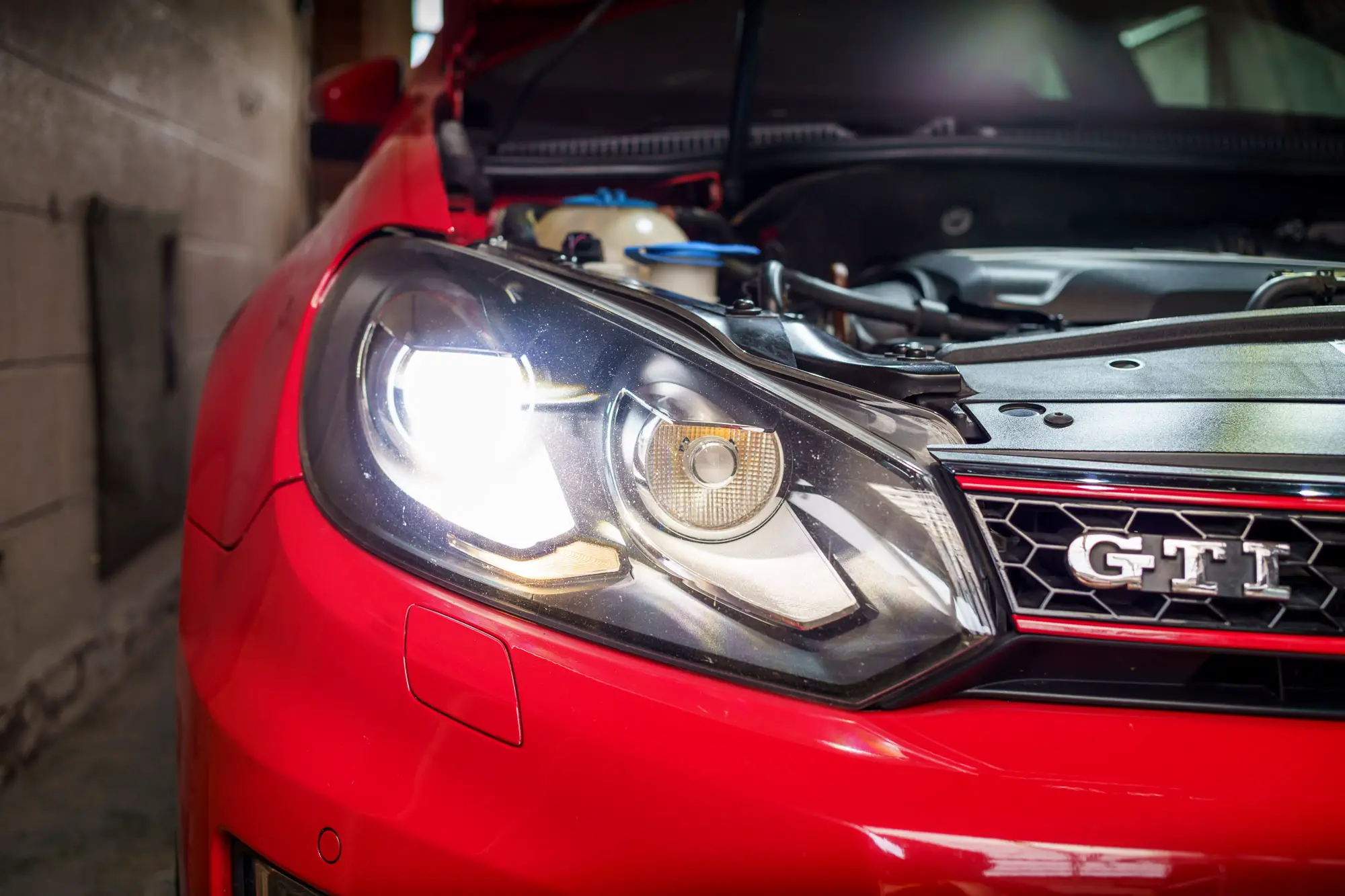 Headlight Replacement Cost 🏎️ How Much Does It Cost (Replace)